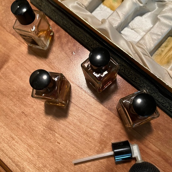 LeQuad Vintage Perfume Set - Picture 10 of 13